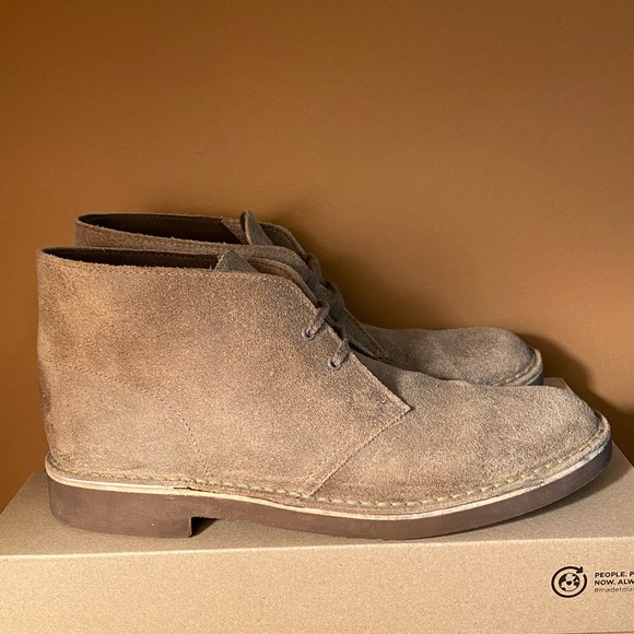 Size 10 Clarks Chukka Boots - Picture 1 of 5